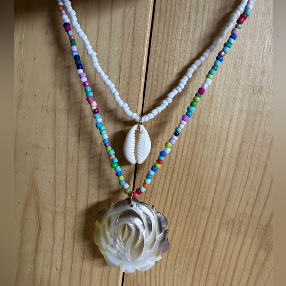 Free People layered puka Shell multi color Seed Bead Beachy Necklace - Picture 2 of 3